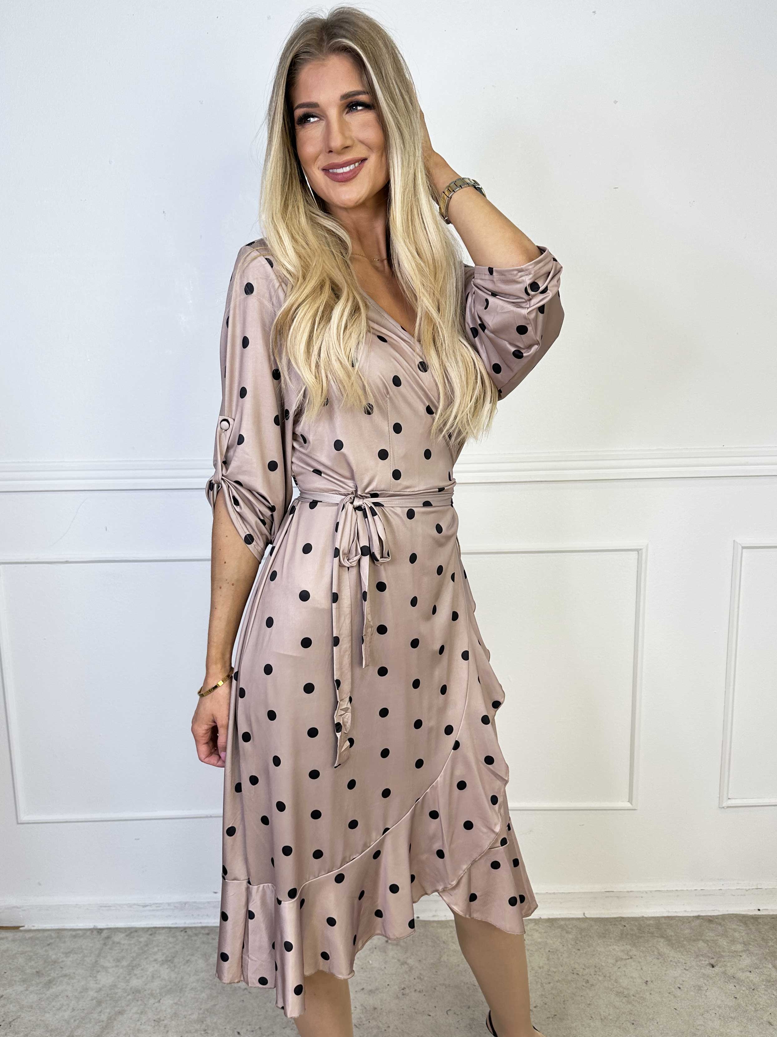 Savina Dot - Elastisk kjole i slå-om-look med prikker og flæsekant